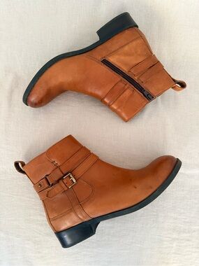 Clarks Artisan Cognac Leather Ankle Boots Burnished Toe Side Zip Booties